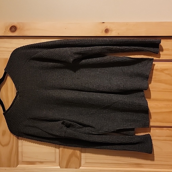 Active USA Sweater - Picture 2 of 4